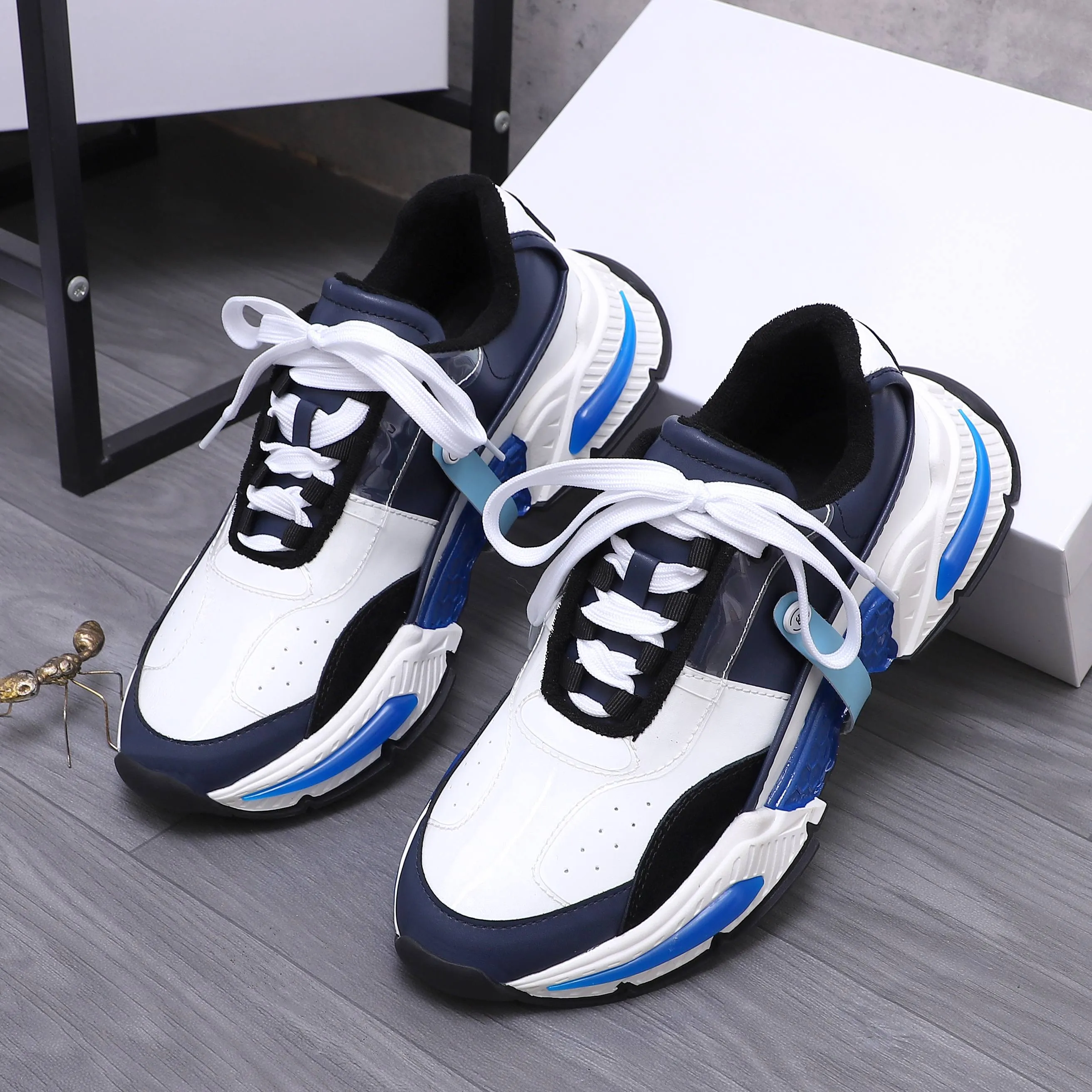 Men's shoes 💰560 Product trademark: DG (Dolce & Gabbana) Couple casual shoes Regular size: 35-46 Product materials: Selected cowhide stitching upper, short velvet lining, cowhide insole, original outsole